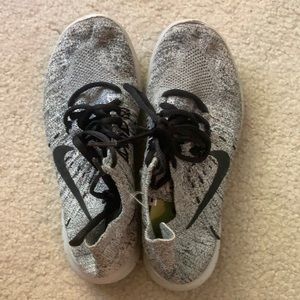 Nike Flyknit Running shoes!! Size 6
